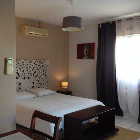 2 Chambres Avec Piscine Dans Maison Creole Сен-Пиер Екстериор снимка